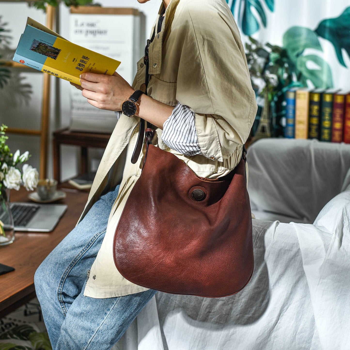 Women's Luxury Retro Leather One Shoulder Messenger Bag - Classic Leather Bag